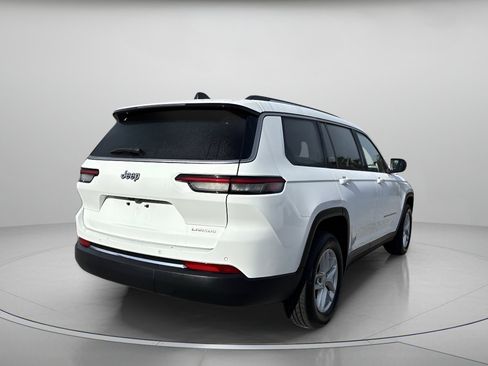 Used 2023 Jeep Grand Cherokee L Laredo image 3