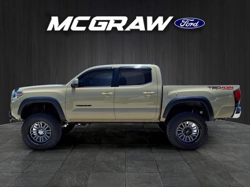 Used 2019 Toyota Tacoma TRD Off-Road AWD/4WD image 10
