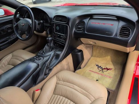 Used 2004 Chevrolet Corvette Convertible w/ Preferred Equipment Group RWD image 17