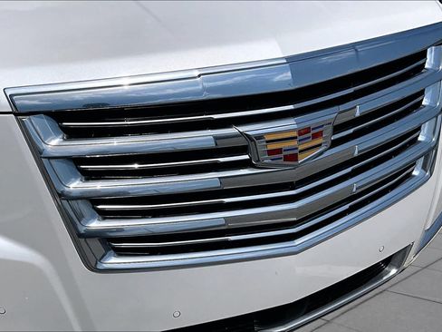 Used 2020 Cadillac Escalade Platinum AWD/4WD image 30