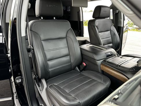 Used 2019 GMC Yukon XL Denali w/ Denali Ultimate Package image 19