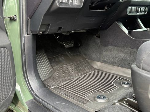 Used 2022 Toyota Tacoma TRD Off-Road image 3