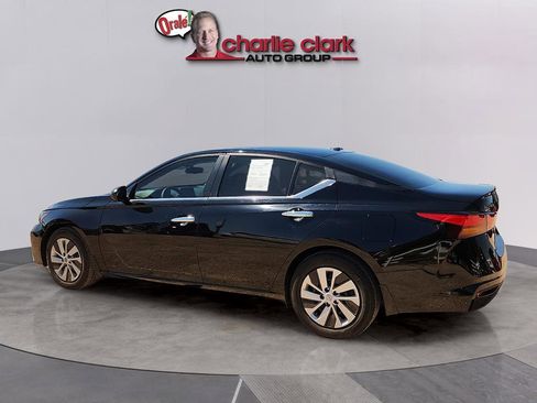 Used 2025 Nissan Altima 2.5 S FWD image 2