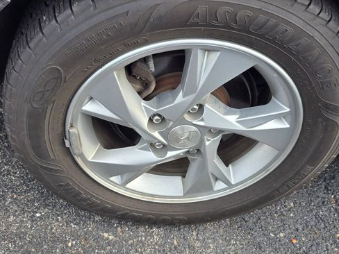 Used 2021 Hyundai Elantra SE FWD image 9