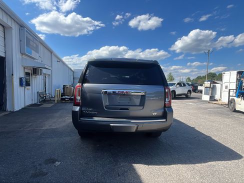 Used 2020 GMC Yukon Denali w/ Denali Premium Package AWD/4WD image 4