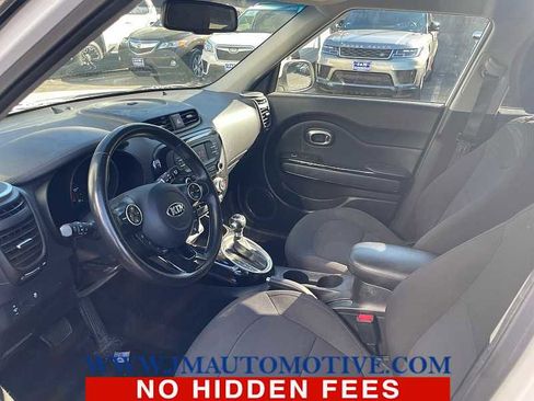 Used 2014 Kia Soul ! FWD image 2