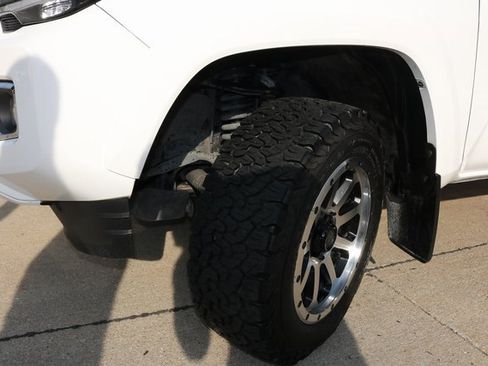 Used 2020 Toyota Tacoma Limited image 8