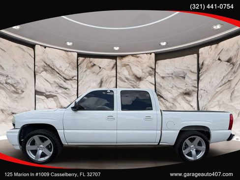 Used 2006 GMC Sierra 1500 Denali w/ Onstar Plus Package AWD/4WD image 4