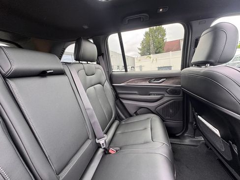 New 2026 Jeep Grand Cherokee Limited w/ Limited Altitude Package AWD/4WD image 22