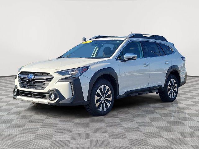 Used 2025 Subaru Outback Touring AWD/4WD image 2