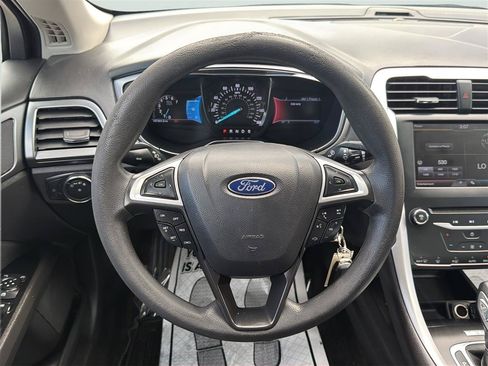 Used 2014 Ford Fusion SE FWD image 21
