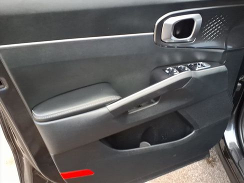 Used 2025 Kia Sorento S w/ Panoramic Sunroof Package image 14
