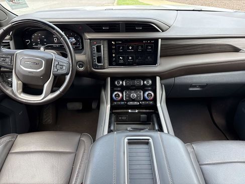 Used 2024 GMC Yukon Denali w/ Denali Reserve Package RWD image 30