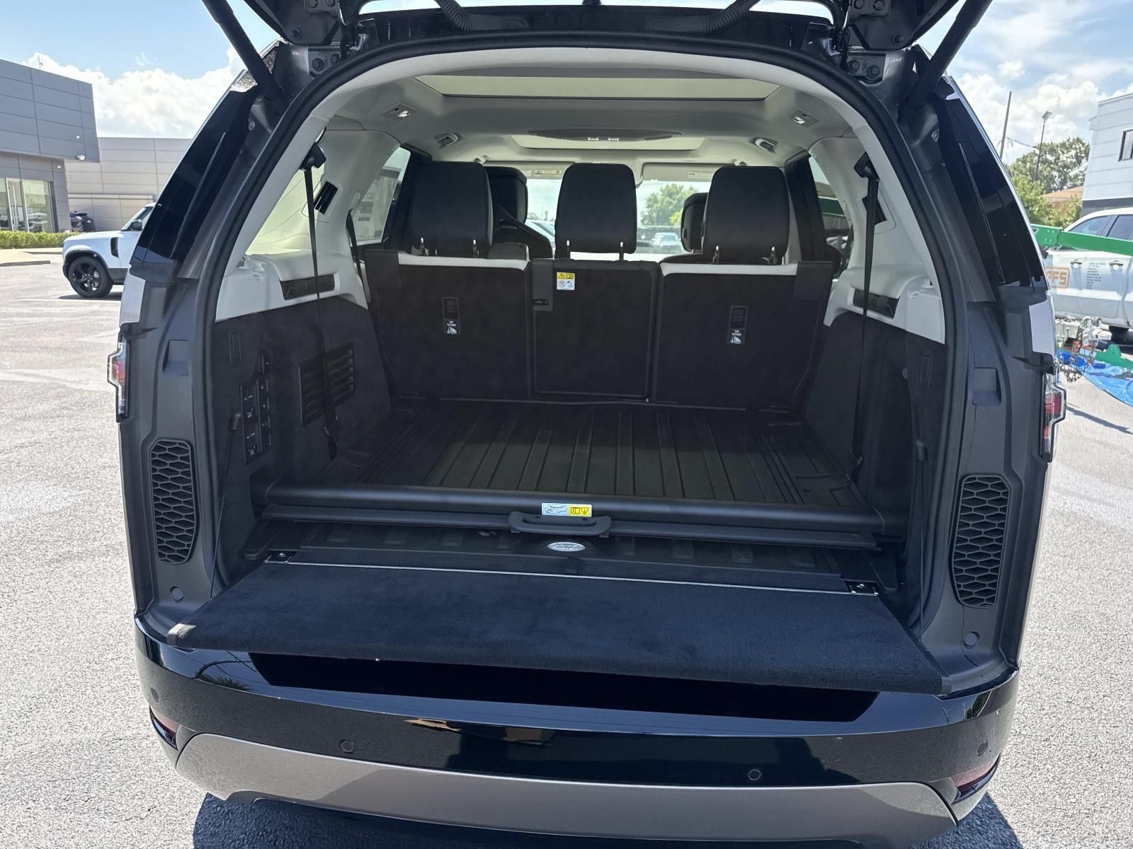 New 2026 Land Rover Discovery Dynamic SE AWD/4WD image 7
