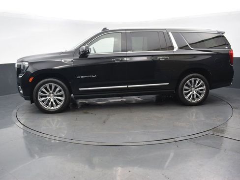 Used 2021 GMC Yukon XL Denali w/ Denali Premium Package image 2