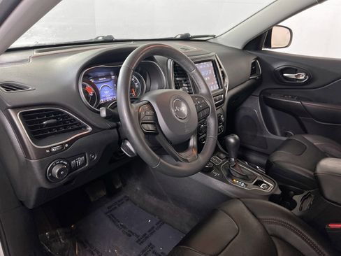 Used 2022 Jeep Cherokee Trailhawk w/ Premium Leather Package image 9