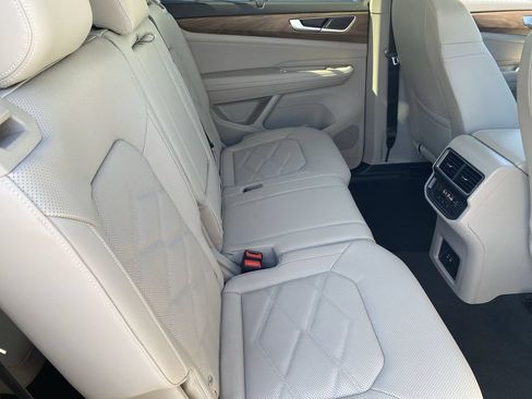 New 2026 Volkswagen Atlas SE FWD image 9