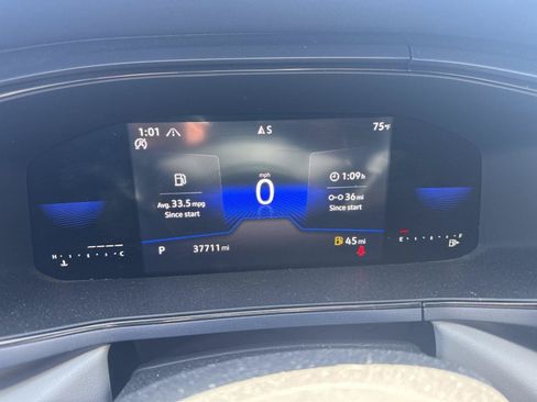 Used 2023 Volkswagen Taos SE w/ Panoramic Sunroof Package AWD/4WD image 1