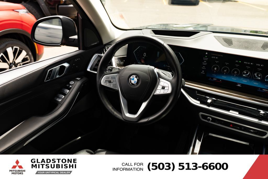 Used 2023 BMW X7 xDrive40i AWD/4WD image 11