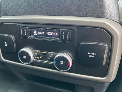 Used 2020 Ford Expedition XLT w/ Equipment Group 202A AWD/4WD image 17