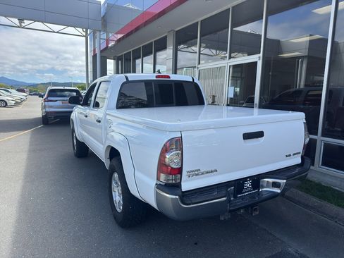 Used 2014 Toyota Tacoma 4x4 Double Cab w/ SR5 Package image 10