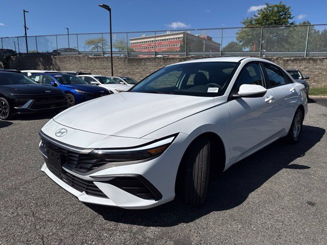 Used 2026 Hyundai Elantra SE FWD image 3