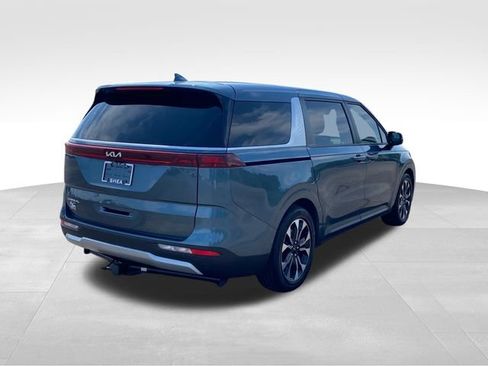 Used 2024 Kia Carnival EX FWD image 3