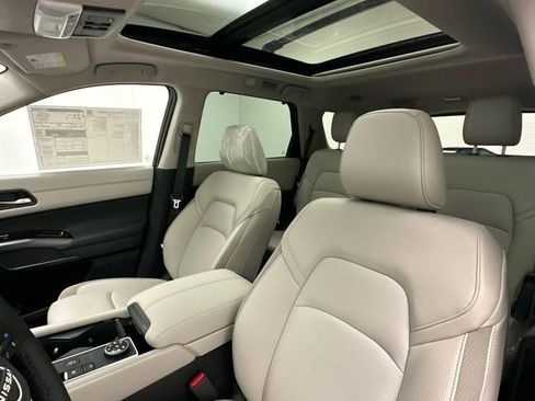 New 2026 Nissan Pathfinder SL w/ SL Premium Package AWD/4WD image 9