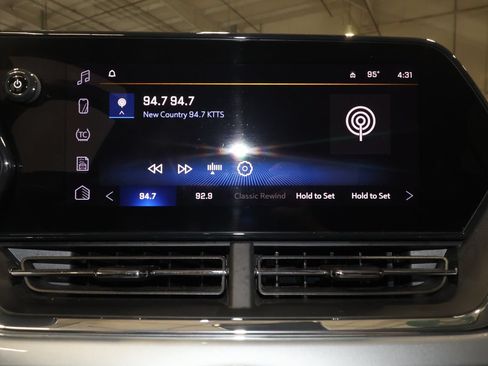 Certified 2025 Chevrolet Trax LT FWD image 12