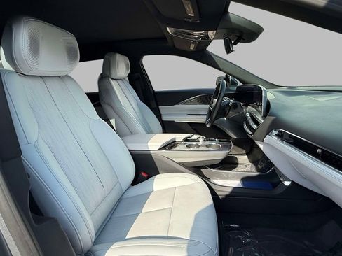 Used 2023 Cadillac Lyriq 2WD image 14