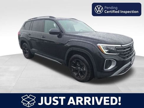 Certified 2024 Volkswagen Atlas Peak Edition SE image 1