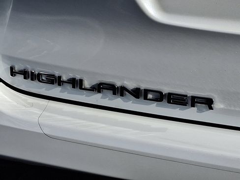 Used 2023 Toyota Highlander XLE image 29