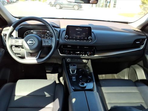 Used 2022 Nissan Rogue SV w/ SV Premium Package image 25