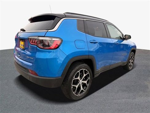 Used 2024 Jeep Compass Limited image 3
