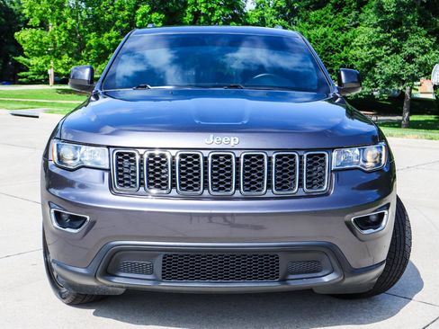 Used 2019 Jeep Grand Cherokee Laredo w/ Security & Convenience Group RWD image 14