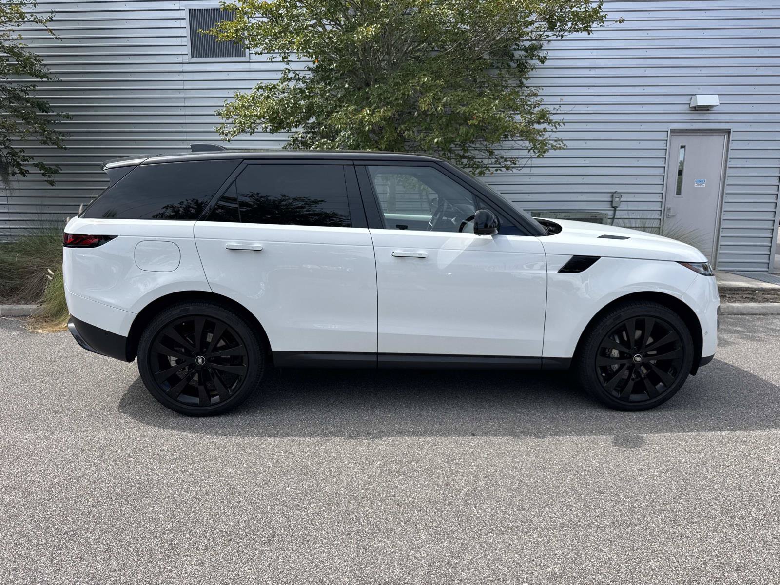 Certified 2025 Land Rover Range Rover Sport SE AWD/4WD image 5