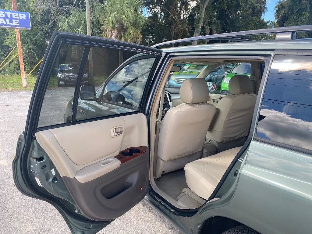 Used 2005 Toyota Highlander Limited w/ Leather Trim Pkg AWD/4WD image 15