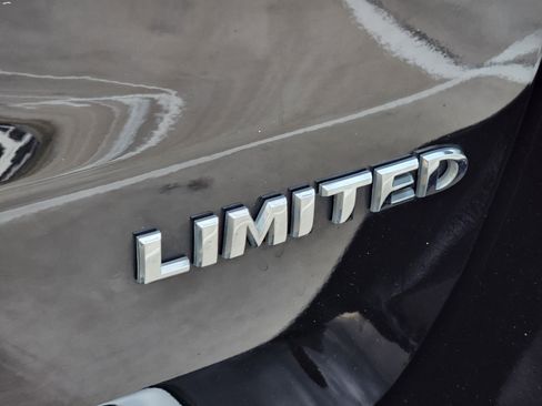 Used 2019 Jeep Grand Cherokee Limited AWD/4WD image 15
