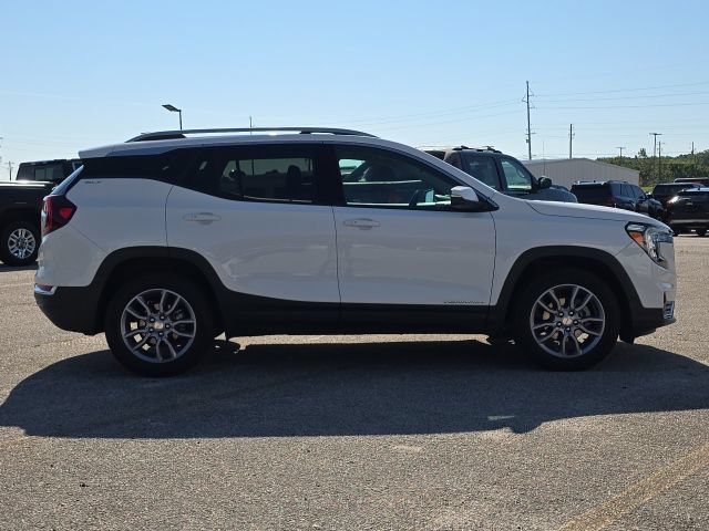 Used 2023 GMC Terrain SLT w/ Tech Package AWD/4WD image 6