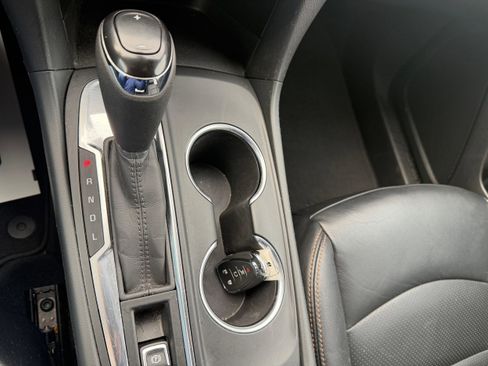 Used 2021 Chevrolet Equinox LT image 18