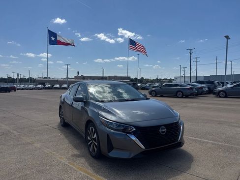 Used 2024 Nissan Sentra SV w/ SV Premium Package FWD image 2
