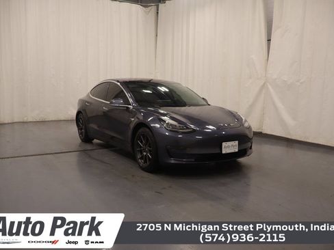Used 2018 Tesla Model 3 Mid Range image 1