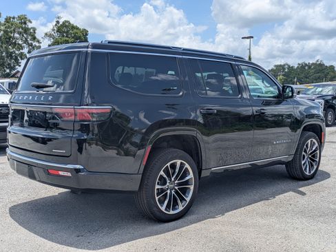 Used 2024 Jeep Wagoneer Series III w/ Premium Group I AWD/4WD image 4