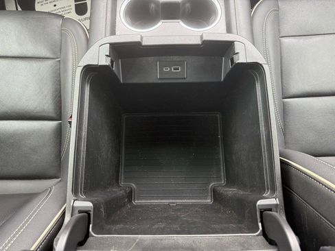 Used 2022 GMC Yukon XL SLT w/ SLT Luxury Package image 26