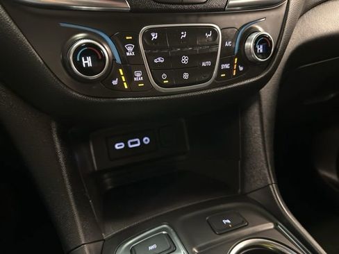 Used 2024 Chevrolet Equinox LT image 47