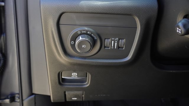 New 2026 Jeep Grand Cherokee Limited w/ Luxury Tech Group II RWD image 22