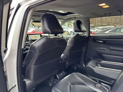 Used 2023 Toyota Highlander XLE FWD image 30