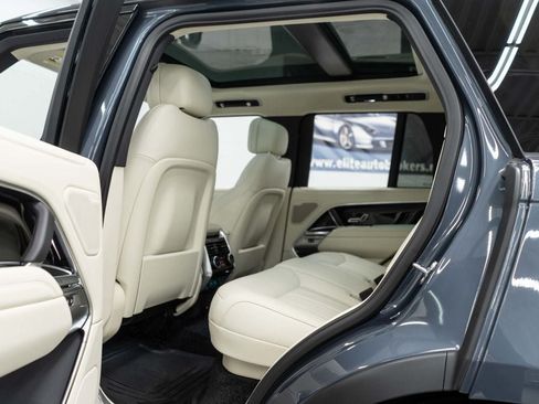Used 2025 Land Rover Range Rover SE AWD/4WD image 17