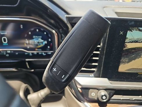 Used 2024 Chevrolet Silverado 2500 LT AWD/4WD image 15