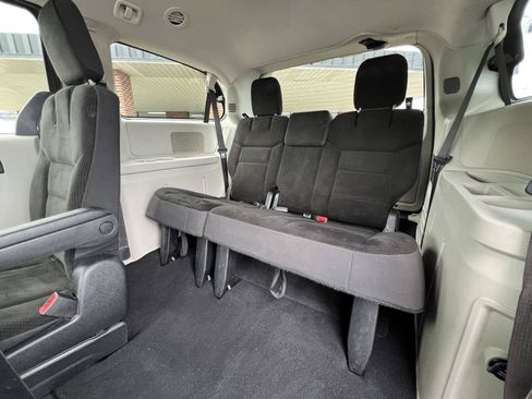 Used 2019 Dodge Grand Caravan SE w/ UConnect Hands-Free Group FWD image 39